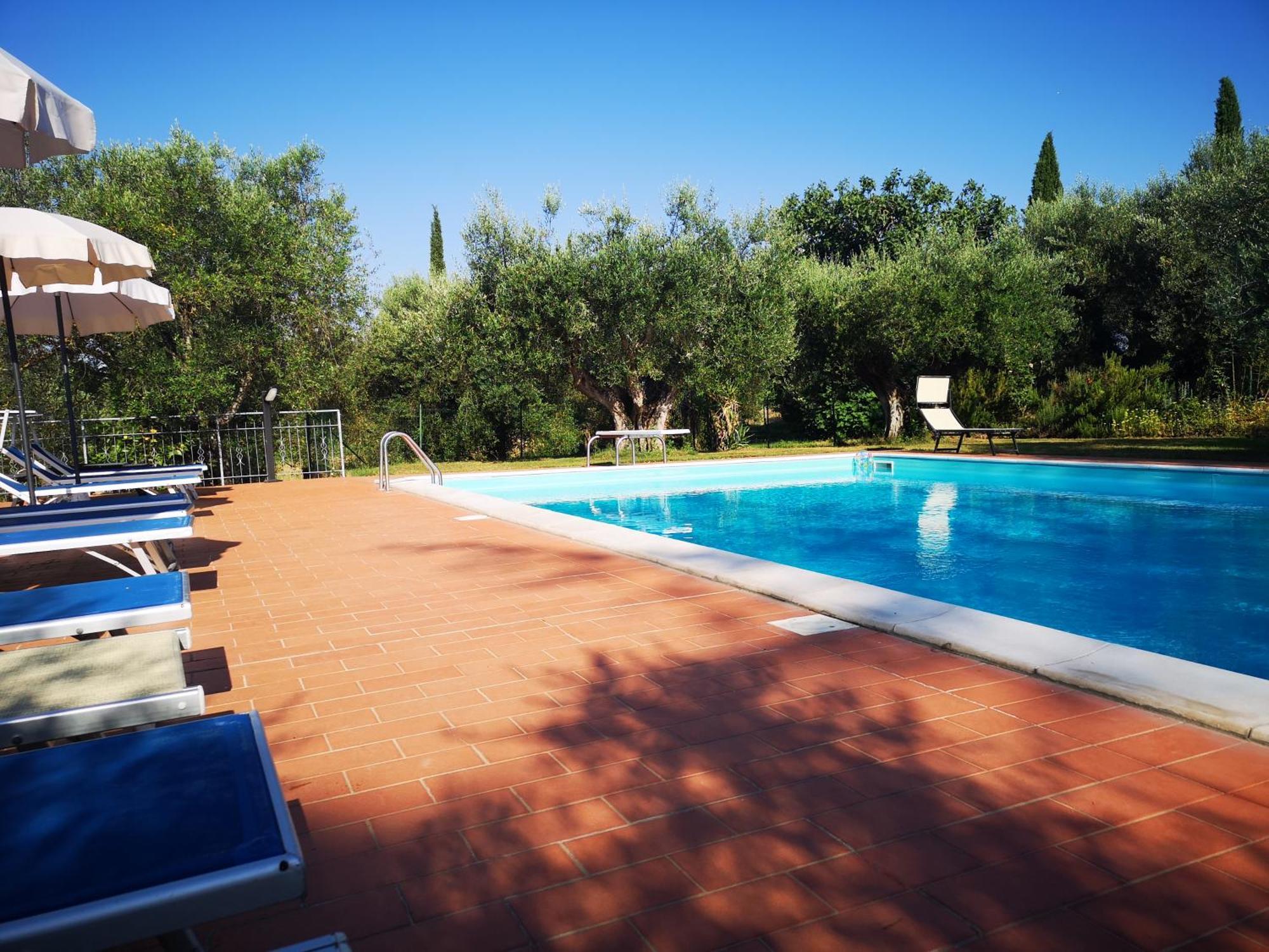 Вилла Poggio Del Sole Кастильоне-дель-Лаго Экстерьер фото